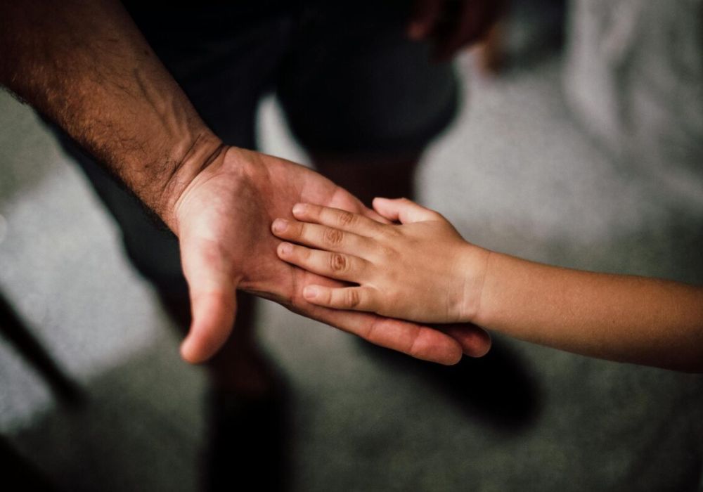  Familjerätt  Vi hjälper dig i frågor som rör barn, föräldraskap och familjerelationer – från rådgivning och avtal till vårdnadstvister och domstolsprocesser.